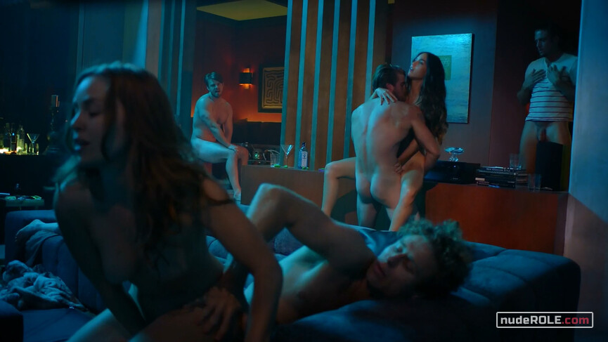 12. Lyn nude, Emma nude, Harper nude – Vida s02e01 (2019)