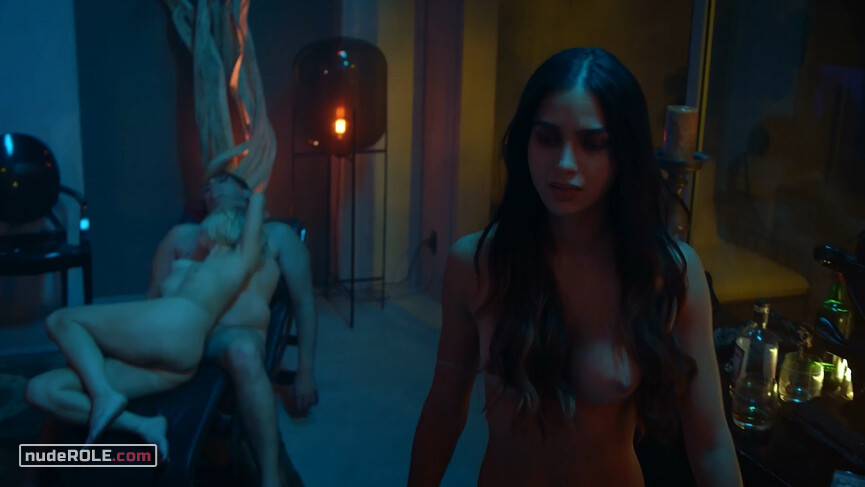 15. Lyn nude, Emma nude, Harper nude – Vida s02e01 (2019)
