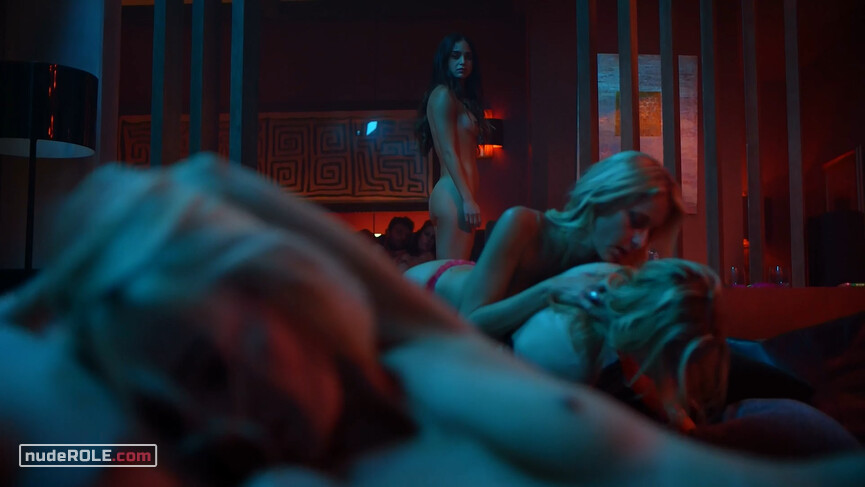 17. Lyn nude, Emma nude, Harper nude – Vida s02e01 (2019)