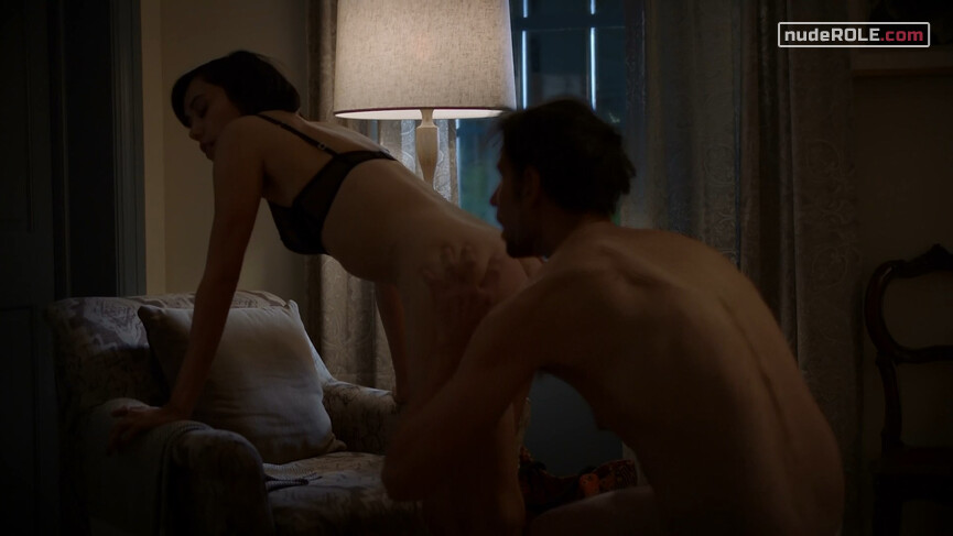 27. Lyn nude, Emma nude, Harper nude – Vida s02e01 (2019)