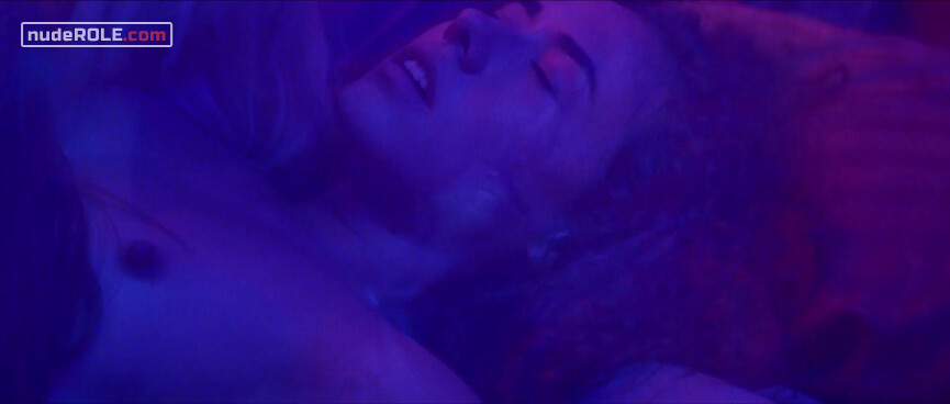 3. Courtney nude, Dezzy nude – Bliss (2019)