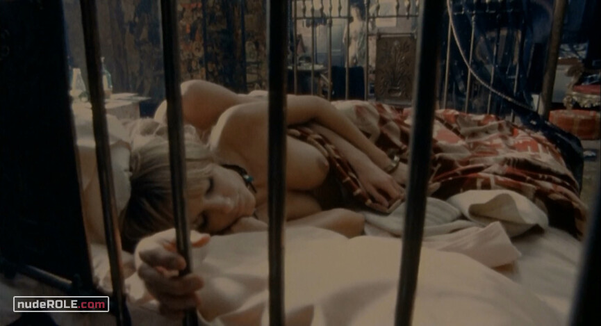 13. Anita Pallenberg nude, Anna Wohlin nude – Stoned (2005)