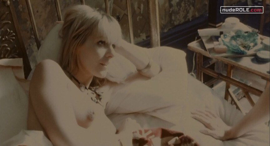 14. Anita Pallenberg nude, Anna Wohlin nude – Stoned (2005)