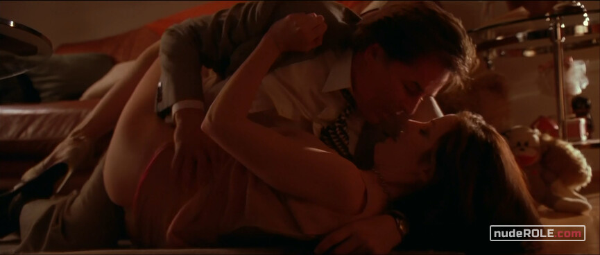 12. Peggy Blane nude, Sandra Dunmore sexy – Goodbye Lover (1998)