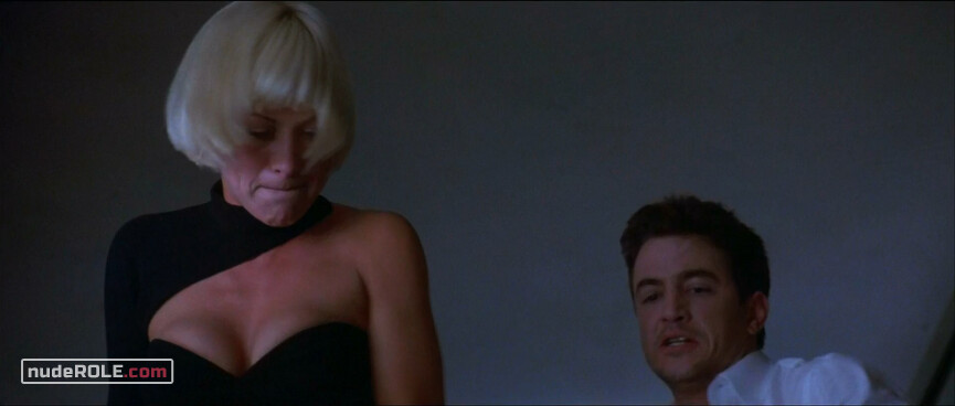 18. Peggy Blane nude, Sandra Dunmore sexy – Goodbye Lover (1998)