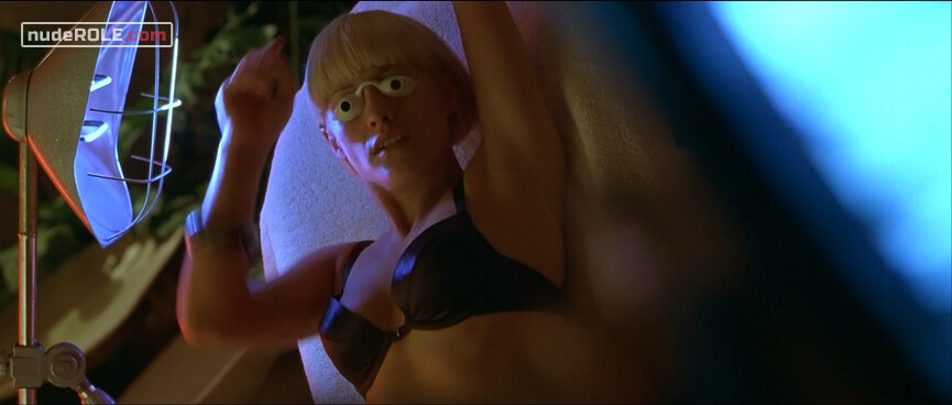 24. Peggy Blane nude, Sandra Dunmore sexy – Goodbye Lover (1998)