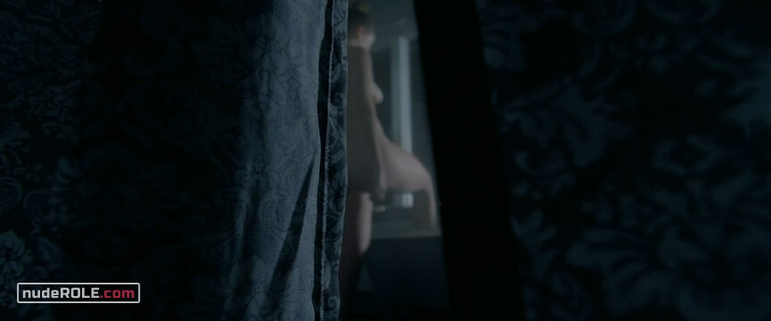 1. Zoe nude, Sally Sullivan sexy – Ghost in the Graveyard (2019)