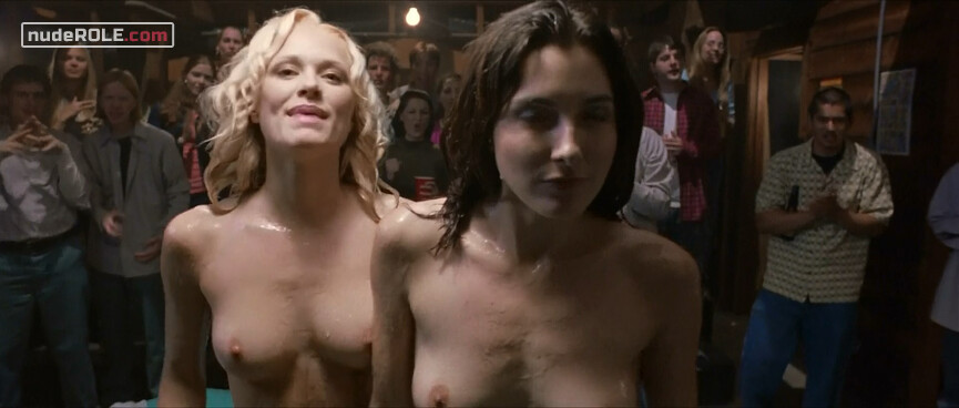 9. Darcie sexy, Jeanie nude, Jenny nude – Old School (2003)