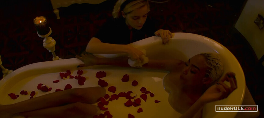 12. Prudence sexy, Agatha sexy, Dorcas sexy – Chilling Adventures of Sabrina s01e02-07 (2018)