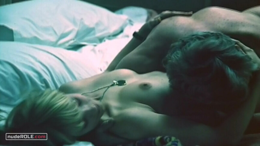 1. Carolien nude, Carolien's moeder nude – The Debut (1977)