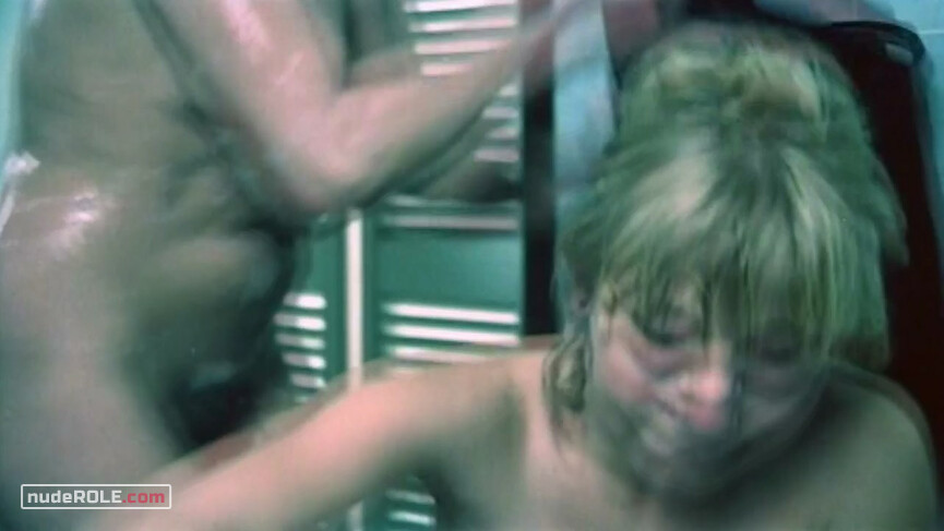 4. Carolien nude, Carolien's moeder nude – The Debut (1977)
