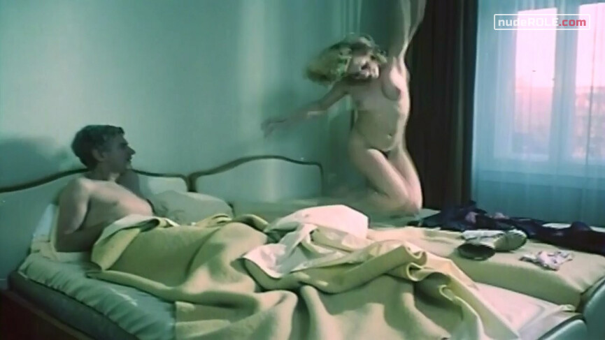 8. Carolien nude, Carolien's moeder nude – The Debut (1977)