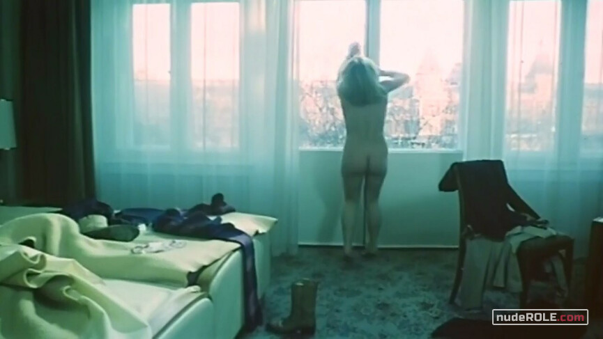 9. Carolien nude, Carolien's moeder nude – The Debut (1977)