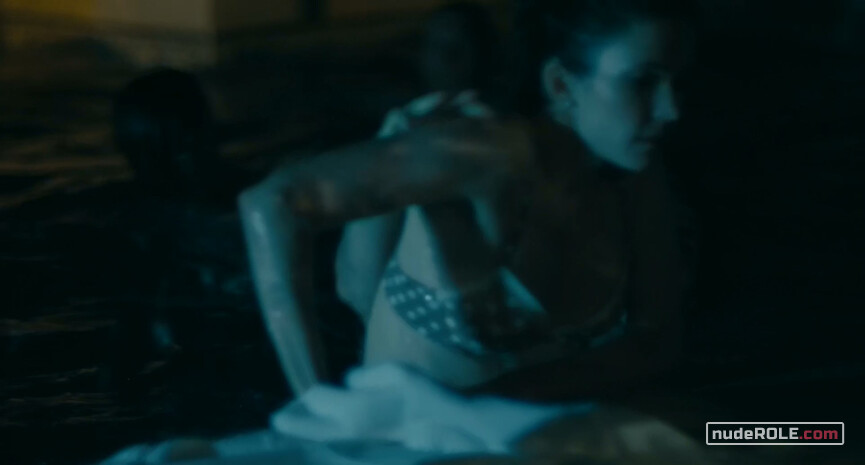 10. Caroline nude, Jackie sexy – Caroline and Jackie (2012)