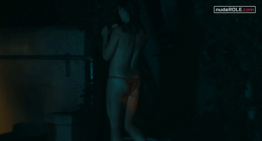 16. Caroline nude, Jackie sexy – Caroline and Jackie (2012)