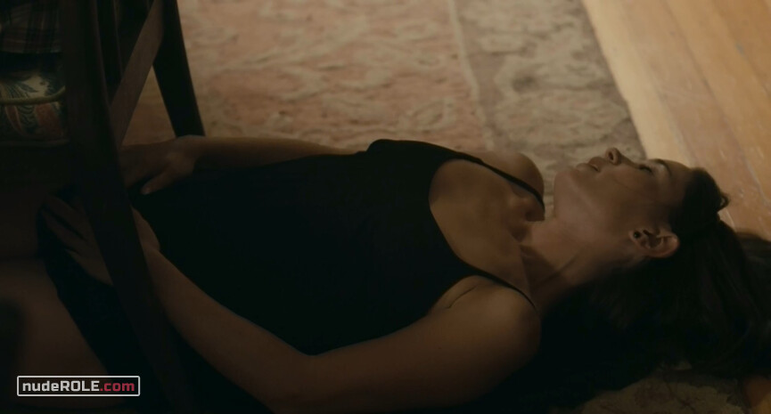 17. Caroline nude, Jackie sexy – Caroline and Jackie (2012)
