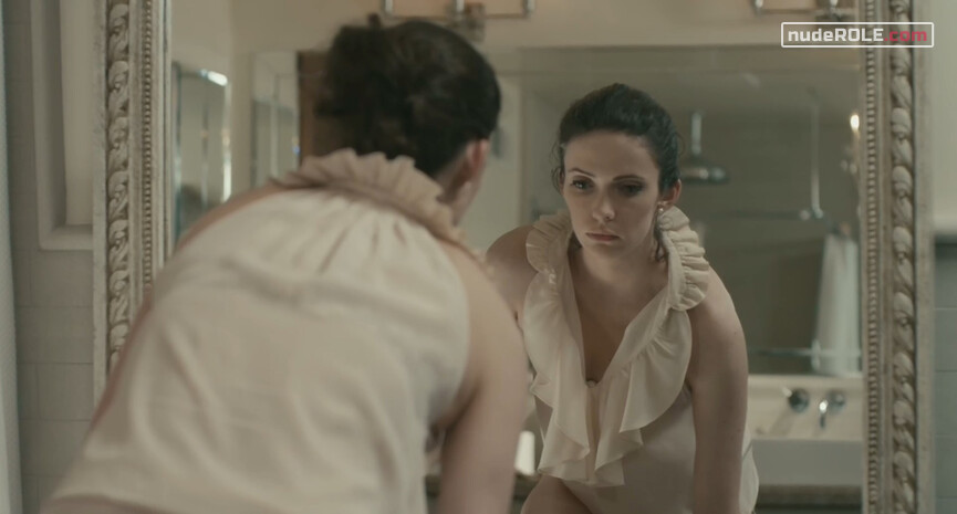 3. Caroline nude, Jackie sexy – Caroline and Jackie (2012)
