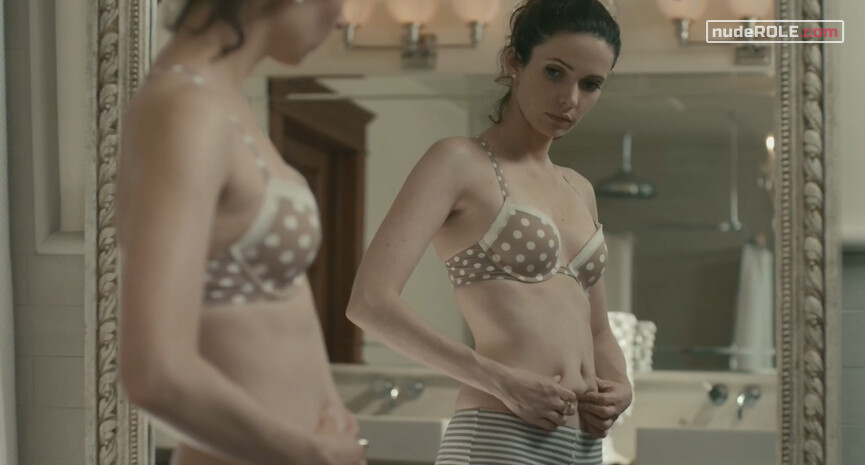 9. Caroline nude, Jackie sexy – Caroline and Jackie (2012)