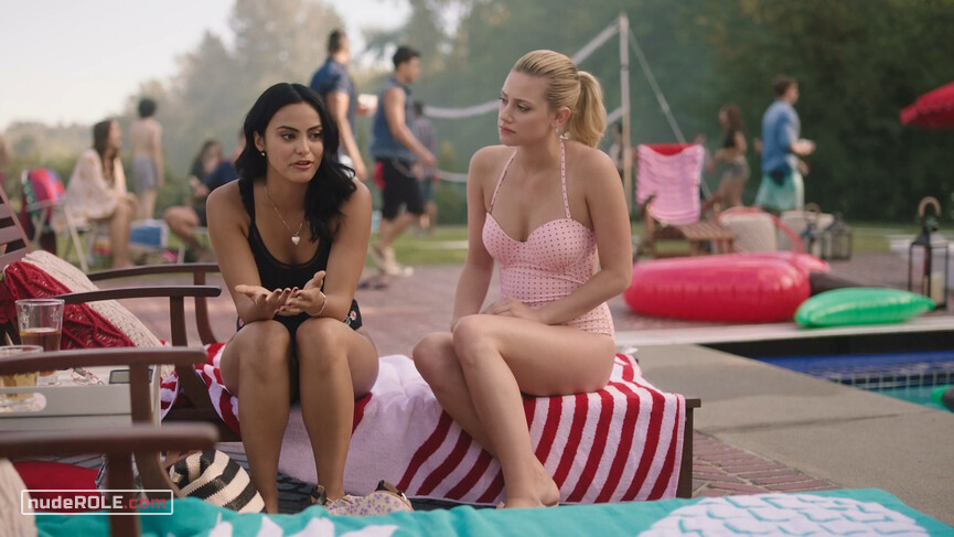 1. Veronica Lodge sexy, Penny Peabody sexy, Cheryl Blossom sexy – Riverdale s03e01 (2018)