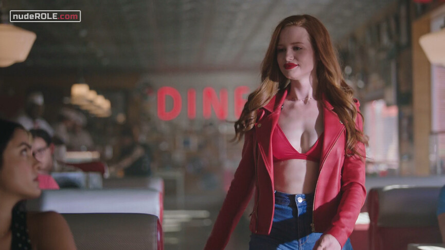 4. Veronica Lodge sexy, Penny Peabody sexy, Cheryl Blossom sexy – Riverdale s03e01 (2018)