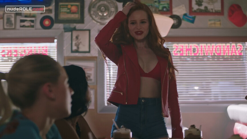 5. Veronica Lodge sexy, Penny Peabody sexy, Cheryl Blossom sexy – Riverdale s03e01 (2018)