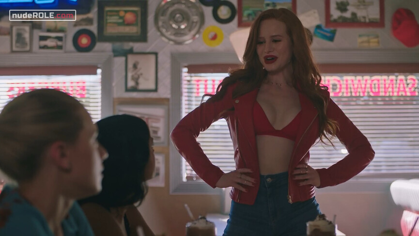 6. Veronica Lodge sexy, Penny Peabody sexy, Cheryl Blossom sexy – Riverdale s03e01 (2018)