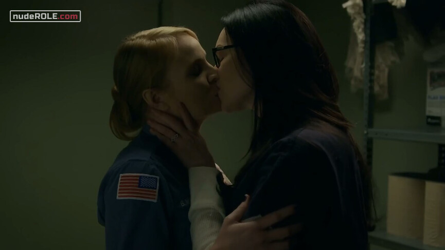 23. CO Artesian McCullough sexy, Alex Vause sexy – Orange Is the New Black s07e02-10 (2019)