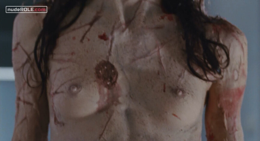 17. Anna nude, La Suppliciée nude – Martyrs (2008)
