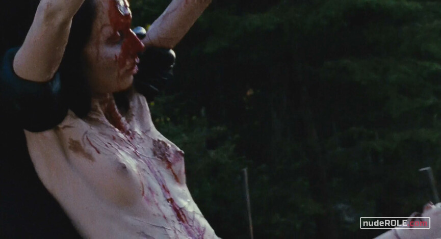 18. Anna nude, La Suppliciée nude – Martyrs (2008)