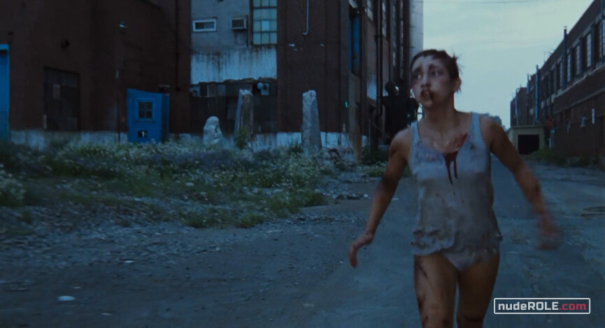 3. Anna nude, La Suppliciée nude – Martyrs (2008)