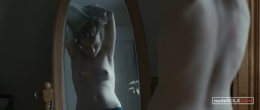 11. Abby sexy, Taryn nude – I Used to Be Darker (2013)