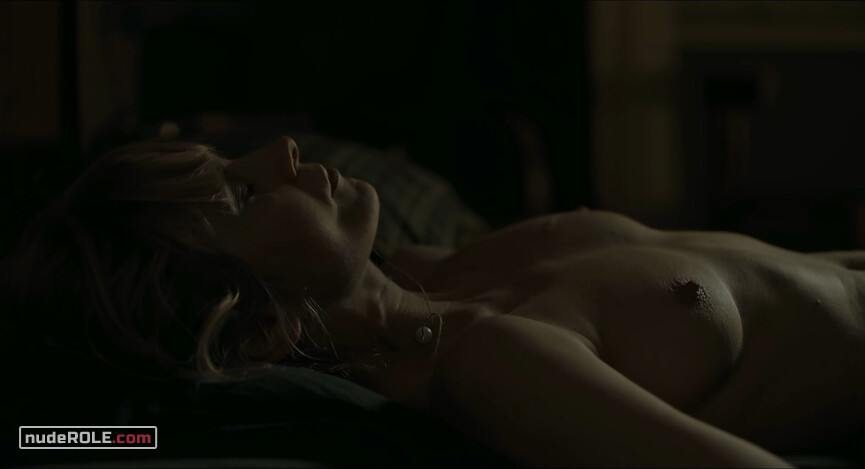 10. Alicja Tabor nude, Anna nude – Dark, Almost Night (2019)