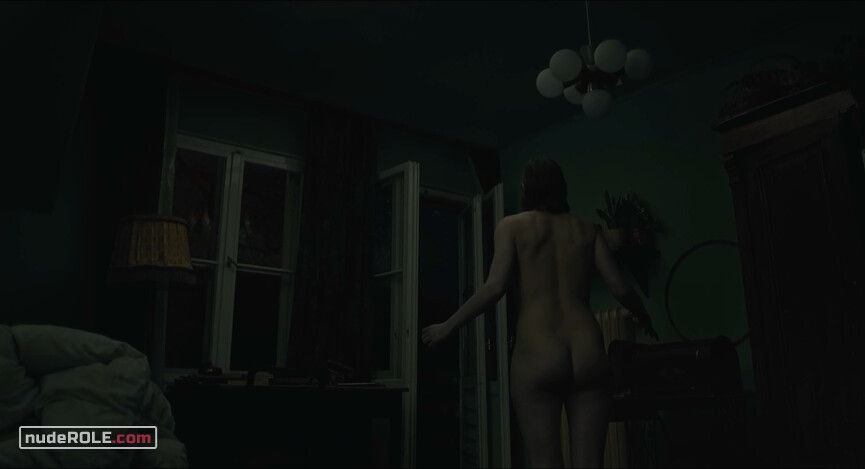 3. Alicja Tabor nude, Anna nude – Dark, Almost Night (2019)