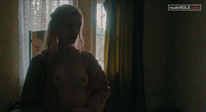 5. Alicja Tabor nude, Anna nude – Dark, Almost Night (2019)