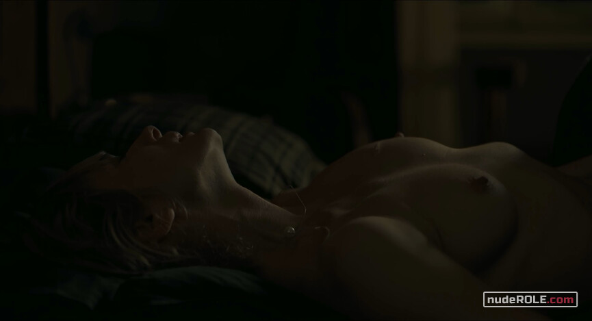 9. Alicja Tabor nude, Anna nude – Dark, Almost Night (2019)