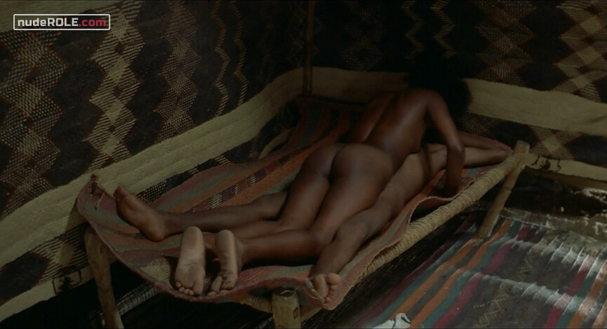 15. Zumurrud nude, Ragazza Trattenuta dal Demone nude – Arabian Nights (1974)