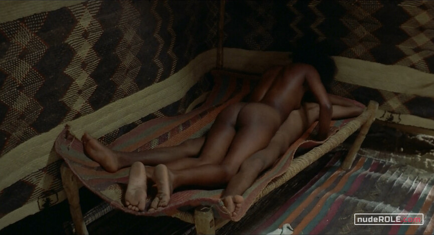 15. Zumurrud nude, Ragazza Trattenuta dal Demone nude – Arabian Nights (1974)