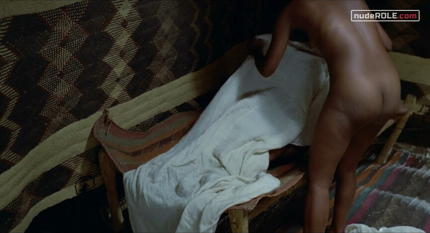 17. Zumurrud nude, Ragazza Trattenuta dal Demone nude – Arabian Nights (1974)