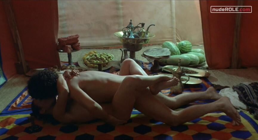 22. Zumurrud nude, Ragazza Trattenuta dal Demone nude – Arabian Nights (1974)