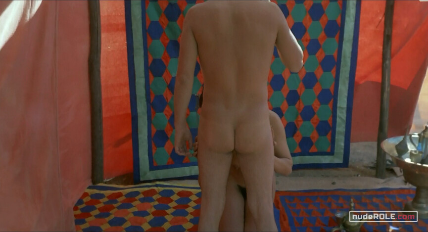 24. Zumurrud nude, Ragazza Trattenuta dal Demone nude – Arabian Nights (1974)