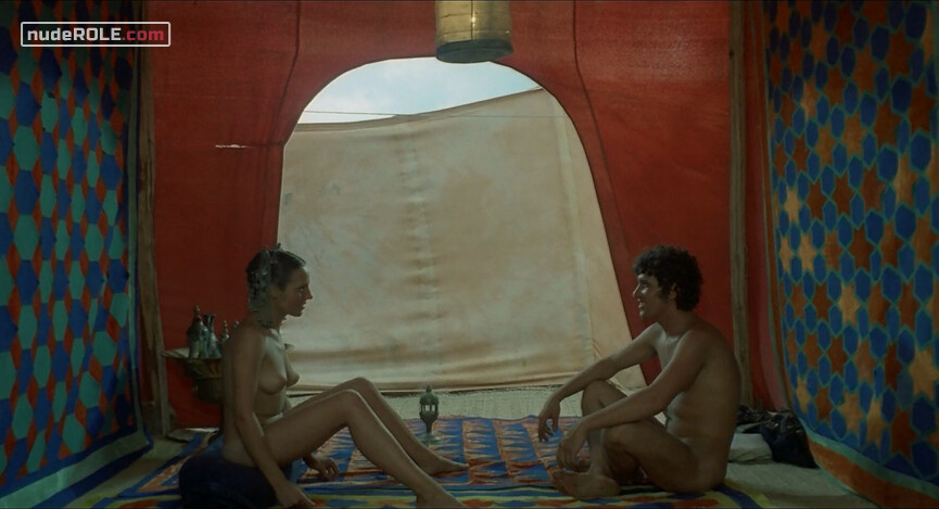 25. Zumurrud nude, Ragazza Trattenuta dal Demone nude – Arabian Nights (1974)