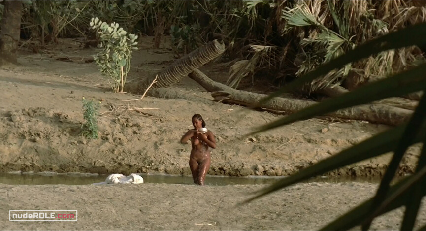6. Zumurrud nude, Ragazza Trattenuta dal Demone nude – Arabian Nights (1974)