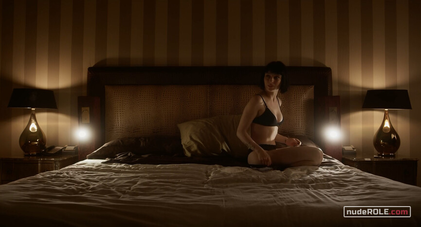 4. Chiara sexy, Ludovica sexy, Camilla sexy – Baby s02e01-06 (2019)