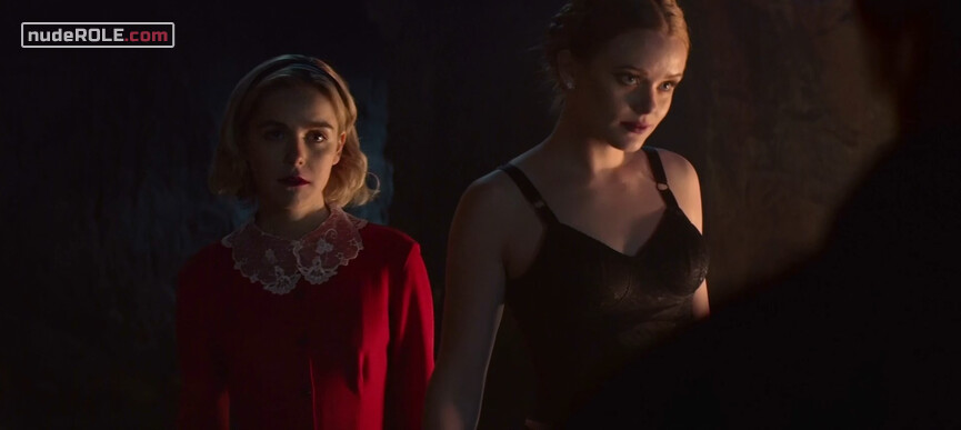 7. Sabrina Spellman sexy – Chilling Adventures of Sabrina s01 (2018)