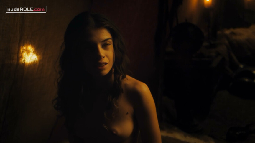 6. Donna Tenda Generale nude – The Name of the Rose s01e01 (2019)