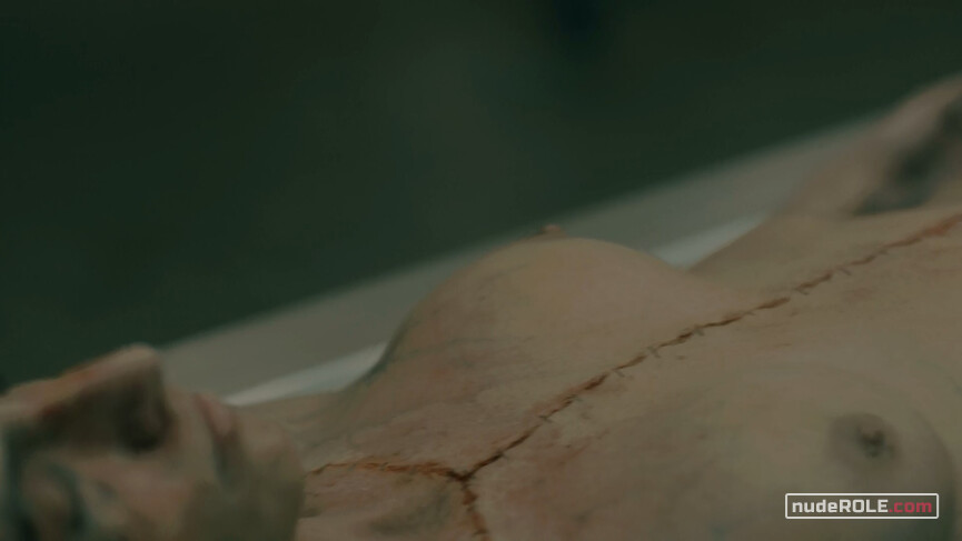 5. Anna Becker nude – Unit 42 s01e04 (2017)