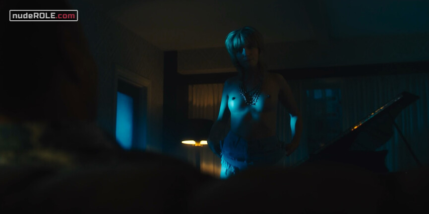 5. Phoenix nude – Jett s01e02 (2019)