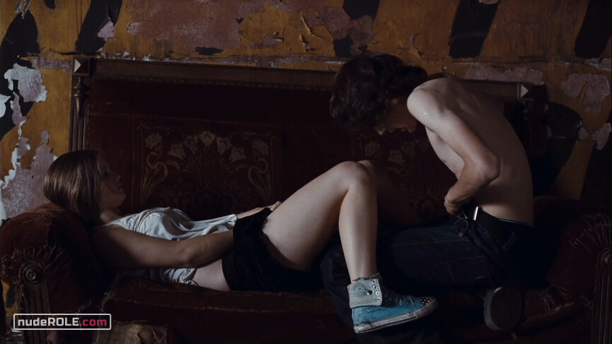 1. Alicja sexy – Mall Girls (2009)