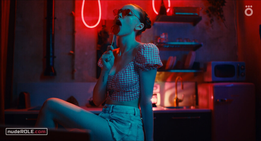 6. Masha sexy – 1703 s01e07 (2022)