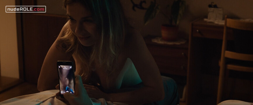 26. Ema nude – Emma in Love (2021)